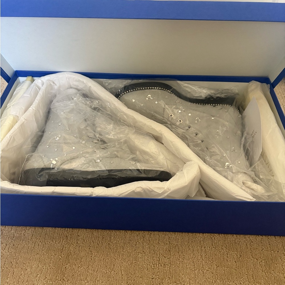 New with Box Stuart Weitzman x Disney Collab White Combat Boots Size 8 - Picture 4 of 15